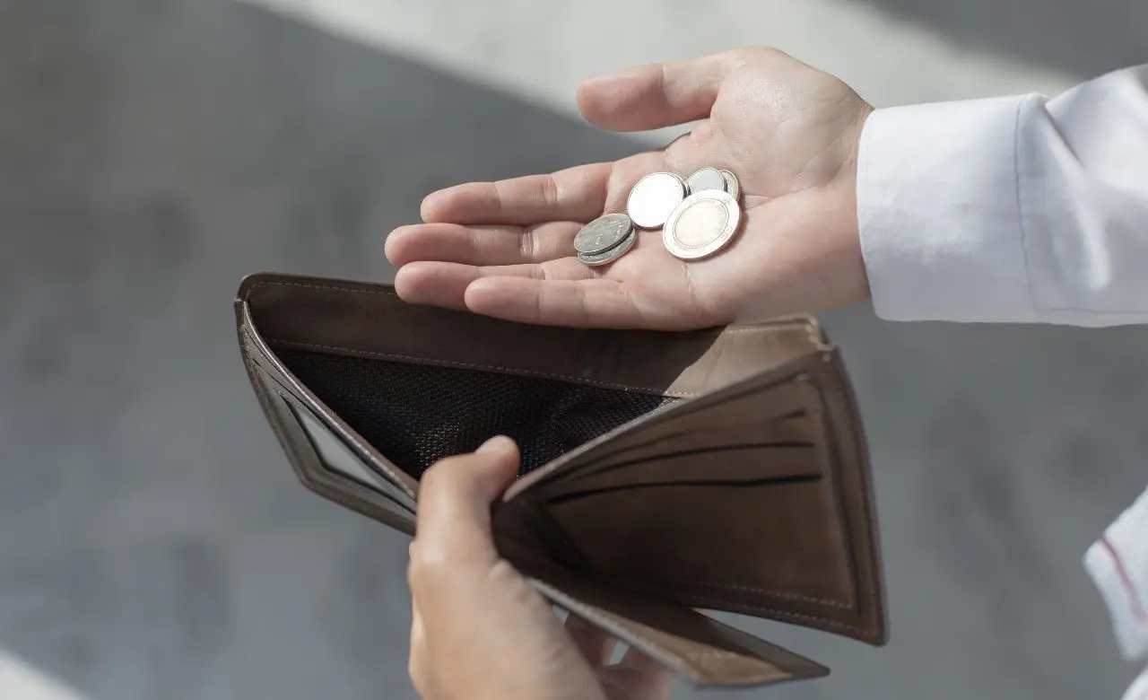 ¿Por qué tu dinero desaparece y te quedas sin nada? Este es el impacto de los gastos hormiga