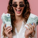 ¿Cuánto gana realmente una diseñadora de moda en España al mes?